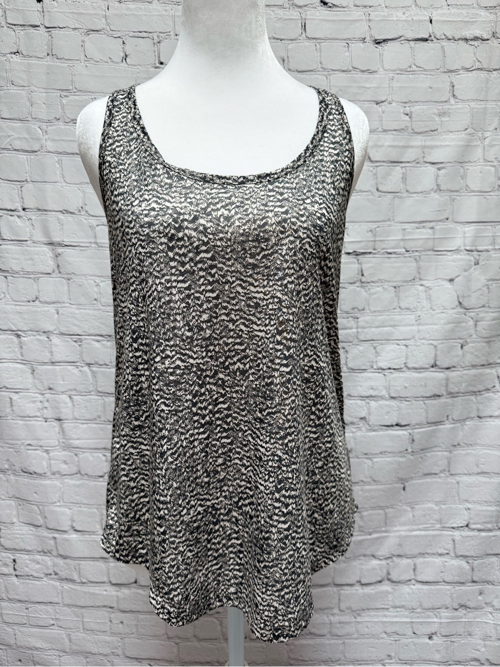 H&M Black and White Abstract Scoop Neck Tank